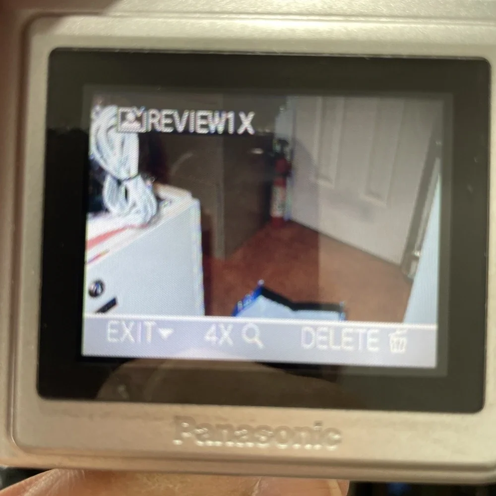 Panasonic LUMIX DMC-LZ2 5.0MP Digital Camera 24X Zoom+Battery